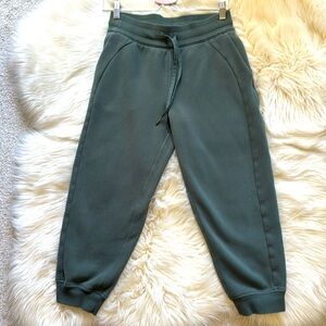 Lululemon Scuba Cropped Jogger Dark Forest Size 6 EUC